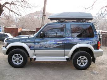 1995 Mitsubishi Pajero Photos