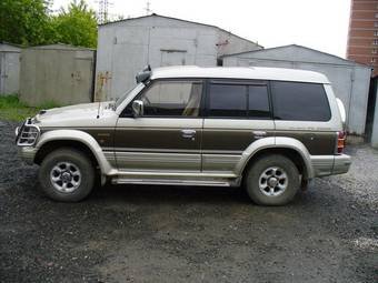1995 Mitsubishi Pajero Pictures