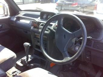 1995 Mitsubishi Pajero Pictures