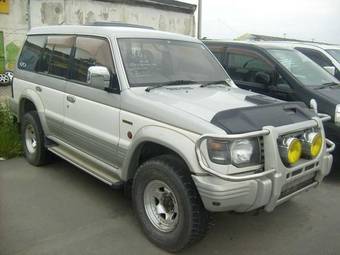 1995 Mitsubishi Pajero Photos