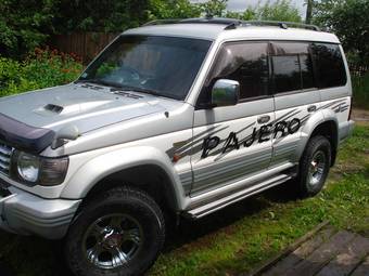 1995 Mitsubishi Pajero Pictures