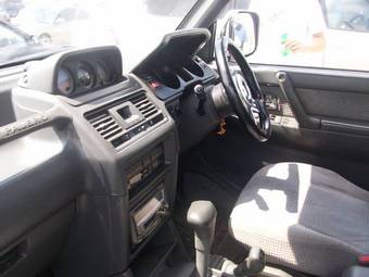 1995 Mitsubishi Pajero Pictures