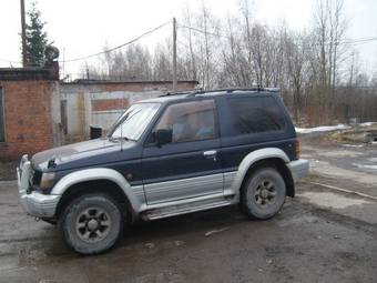1995 Mitsubishi Pajero Images