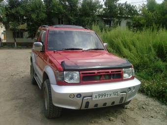1995 Mitsubishi Pajero Pictures