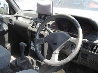1995 Mitsubishi Pajero Photos