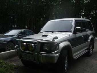 1995 Mitsubishi Pajero Pictures