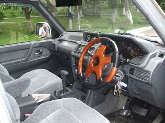 1995 Mitsubishi Pajero Wallpapers