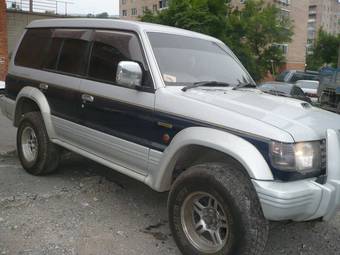 1995 Mitsubishi Pajero Pictures