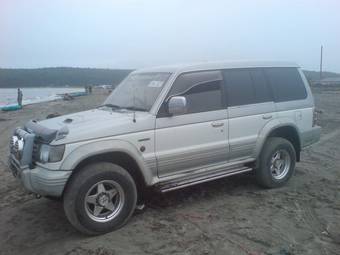 1995 Mitsubishi Pajero Pictures