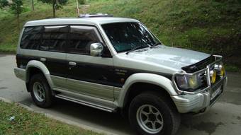 1995 Mitsubishi Pajero Pictures