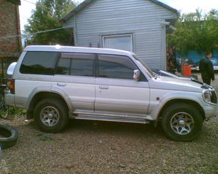 1995 Mitsubishi Pajero Pictures