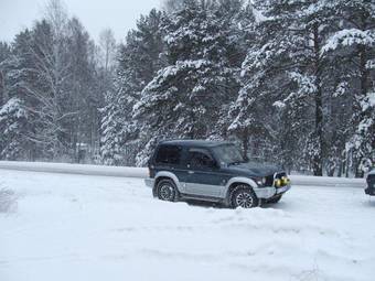 1995 Mitsubishi Pajero Photos