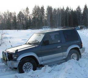 1995 Mitsubishi Pajero Pictures