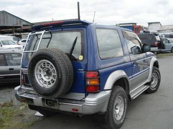 1995 Mitsubishi Pajero Pictures