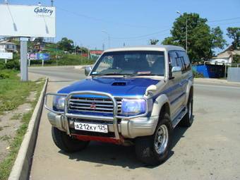 1995 Mitsubishi Pajero Pictures