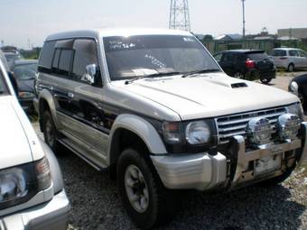 1995 Mitsubishi Pajero Pictures