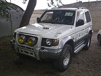 1995 Mitsubishi Pajero Pictures