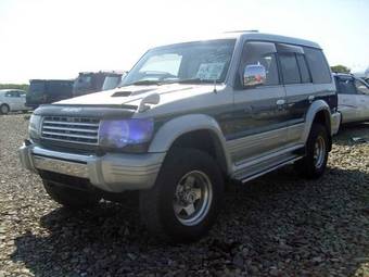 1995 Mitsubishi Pajero Images