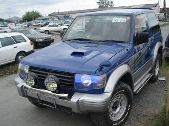 1995 Mitsubishi Pajero Pictures