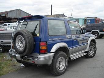 1995 Mitsubishi Pajero Pictures