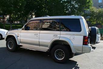 1995 Mitsubishi Pajero Photos