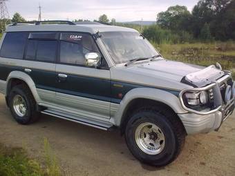 1995 Mitsubishi Pajero Photos