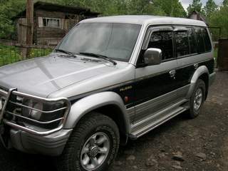 1996 Mitsubishi Pajero Photos