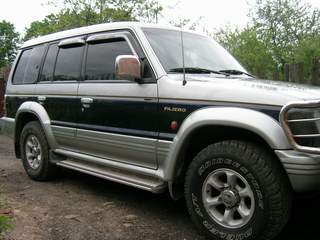 1996 Mitsubishi Pajero Photos