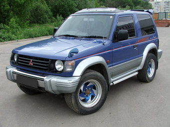 1996 Mitsubishi Pajero Pictures