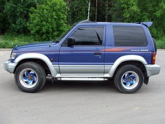 1996 Mitsubishi Pajero Photos