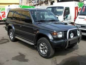 1996 Mitsubishi Pajero Pictures