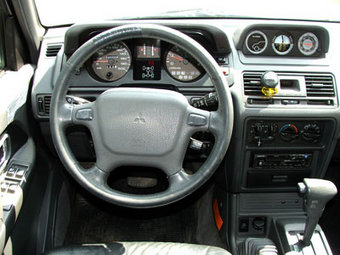 1996 Mitsubishi Pajero Pictures