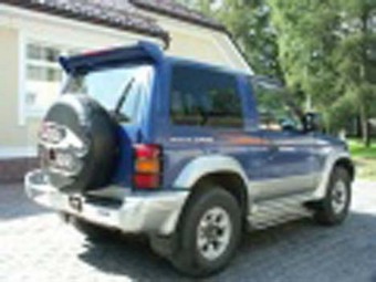 1996 Mitsubishi Pajero Pictures