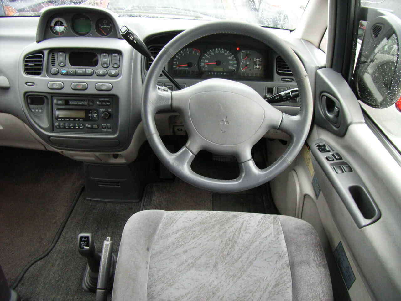 1996 Mitsubishi Pajero Pictures