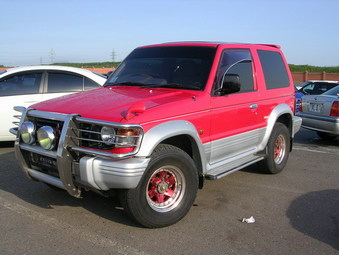 1996 Mitsubishi Pajero Photos