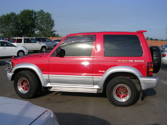 1996 Mitsubishi Pajero Photos