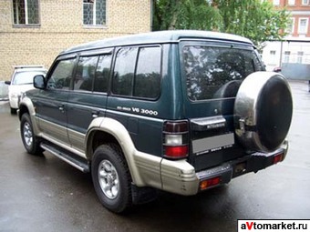 1996 Mitsubishi Pajero Pictures