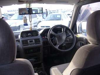 1996 Mitsubishi Pajero Pictures