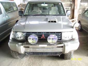 1996 Mitsubishi Pajero Pictures
