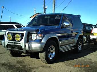 1996 Mitsubishi Pajero Photos