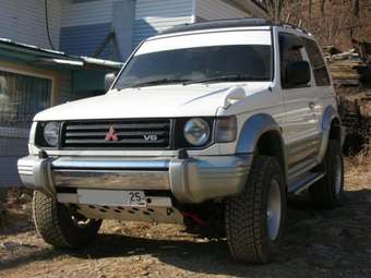 1996 Mitsubishi Pajero Photos