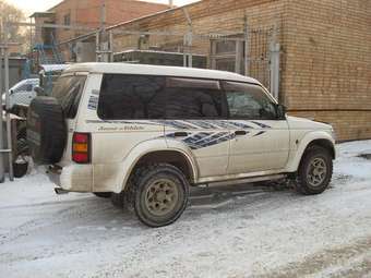 1996 Mitsubishi Pajero Pictures