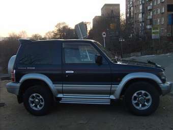 1996 Mitsubishi Pajero Photos