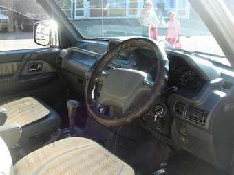 1996 Mitsubishi Pajero Photos