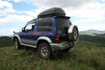 1996 Mitsubishi Pajero Photos