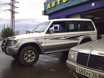 1996 Mitsubishi Pajero Pictures