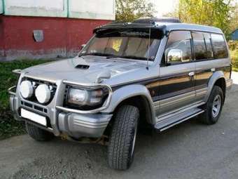 1996 Mitsubishi Pajero Pictures