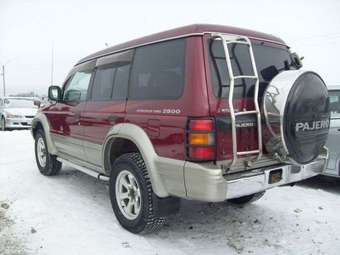 1996 Mitsubishi Pajero Pictures