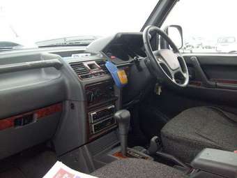 1996 Mitsubishi Pajero Photos