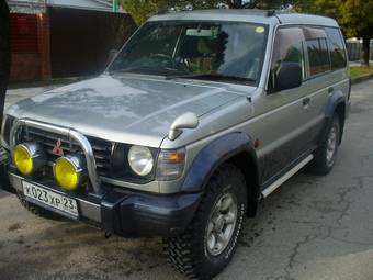 1996 Mitsubishi Pajero Pictures